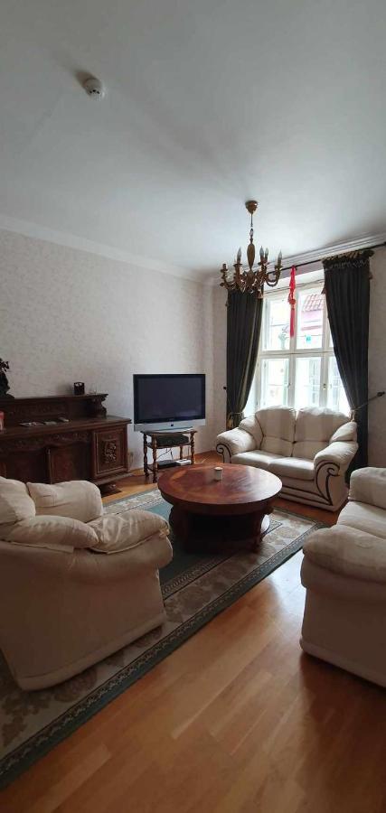 Cozy Apartment On The Town Hall Square Talin Exterior foto